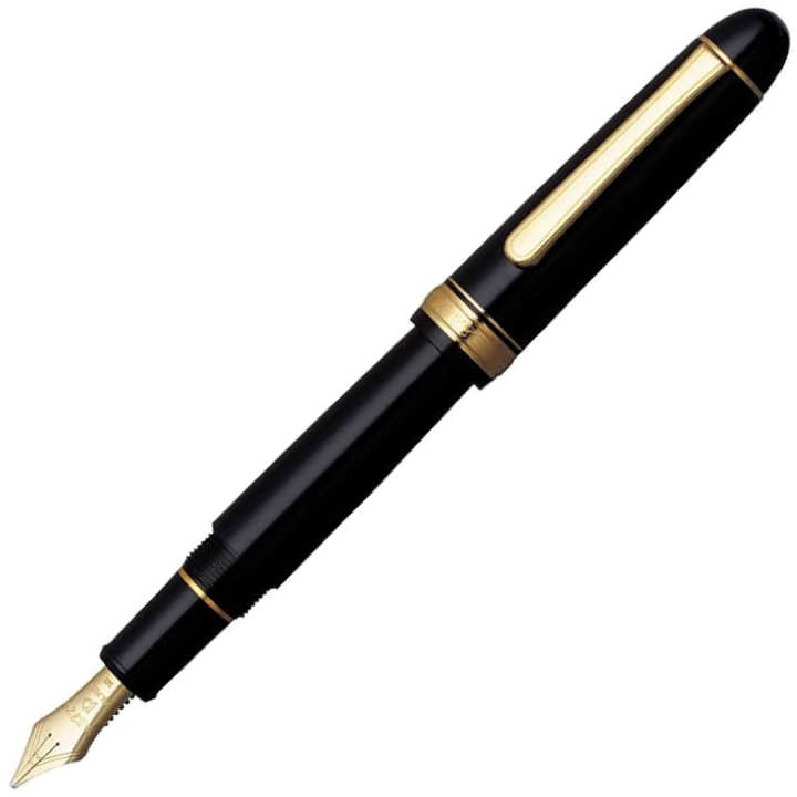 #3776 Century Füllfederhalter Black Gold Trim Music nib in der Gruppe Stifte / Fine Writing / Füllfederhalter bei Pen Store (112519)