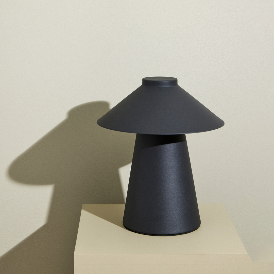 Chipper Tischlampe Schwarz