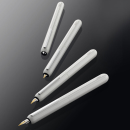 Dialog 3 Piano White Füllfederhalter Extra Fine in der Gruppe Stifte / Fine Writing / Füllfederhalter bei Pen Store (102111)
