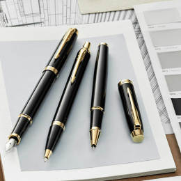 IM Black/Gold Füllfederhalter in der Gruppe Stifte / Fine Writing / Füllfederhalter bei Pen Store (104670_r) IM Black/Gold Füllfederhalter in der Gruppe Stifte / Fine Writing / Füllfederhalter bei Pen Store (104670_r)