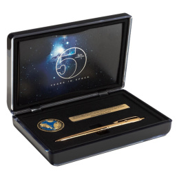 AG7 Limited Edition Apollo 7 50th Anniversary in der Gruppe Stifte / Fine Writing / Kugelschreiber bei Pen Store (111685)