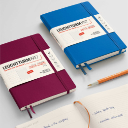 Kalender 18M Weekly Planner & Notebook Hard Cover A5 Port Red in der Gruppe Papier & Blöcke / Kalender und Terminkalender / 18 Monate Tageskalender bei Pen Store (132566)