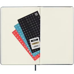 12M Monthly Kalender 2025 Softcover Pocket Black in der Gruppe Papier & Blöcke / Kalender und Terminkalender / 12 Monate Tageskalender bei Pen Store (133778)