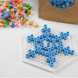 BioBeads Stiftplatten Midi Sechseck in der Gruppe Kids / Spaß und Lernen / Bügelperlen & Steckplatten / Perlenplatten bei Pen Store (134407)