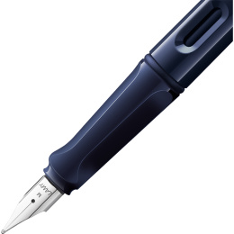 Safari Füllfederhalter Dark Dusk Medium in der Gruppe Stifte / Fine Writing / Füllfederhalter bei Pen Store (135233)