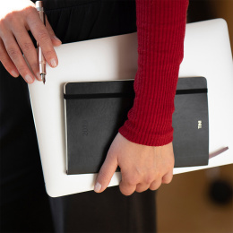 Kalender 12M Monthly 2026 Softcover Large Black in der Gruppe Papier & Blöcke / Kalender und Terminkalender / 12 Monate Tageskalender bei Pen Store (136097)