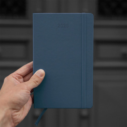 Kalender 12M Weekly Notebook 2026 Softcover Large Sapphire Blue in der Gruppe Papier & Blöcke / Kalender und Terminkalender / 12 Monate Tageskalender bei Pen Store (136114)