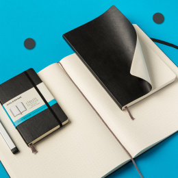 Classic Soft Cover Notebook Large Blue Dotted in der Gruppe Papier & Blöcke / Schreiben und Notizen / Notizbücher bei Pen Store (136828)