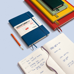 Kalender Weekly Planner & Notebook 2027 A6 Forest Green in der Gruppe Papier & Blöcke / Kalender und Terminkalender / 12 Monate Tageskalender bei Pen Store (137510)