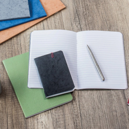 Age Bag Schreibheft A5 Red in der Gruppe Papier & Blöcke / Schreiben und Notizen / Notizblock und Notizhefte bei Pen Store (137974)