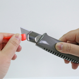 Cuttermesser L-500GRP 18 mm in der Gruppe Basteln & Hobby / Hobbyzubehör / Papierschneider bei Pen Store (138146)