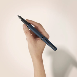 Meridian Blue/Black Füllfederhalter  in der Gruppe Stifte / Fine Writing / Luxusstifte bei Pen Store (138335_r)